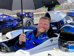 Janne Blomqvist njuter i Formel 1 bilen
