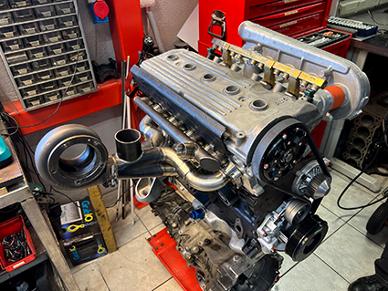 5-cylindrig Audi motor under uppbyggnad