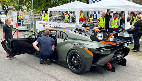 Grym Lamborghini Huracan Super Trofeo som kördes av niofaldige LeMans-vinnaren Tom Kristensen